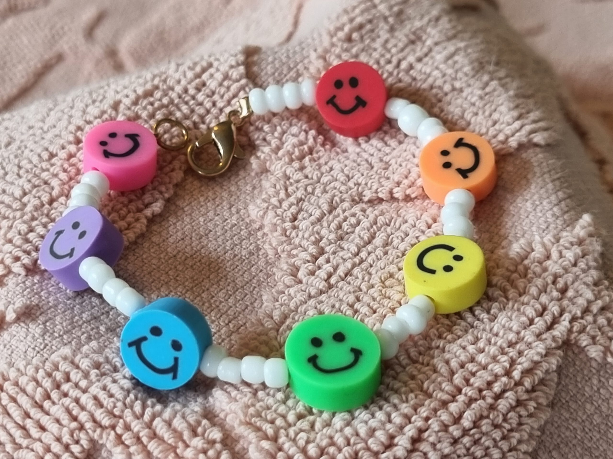 regenboog smiley armbandje